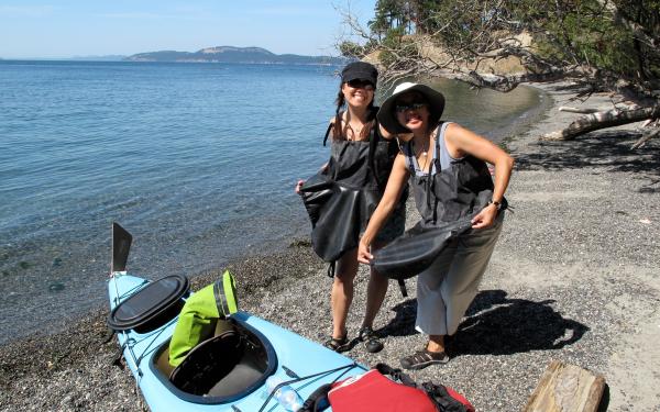 Sea by Day Crab Crossing Bucket Bag